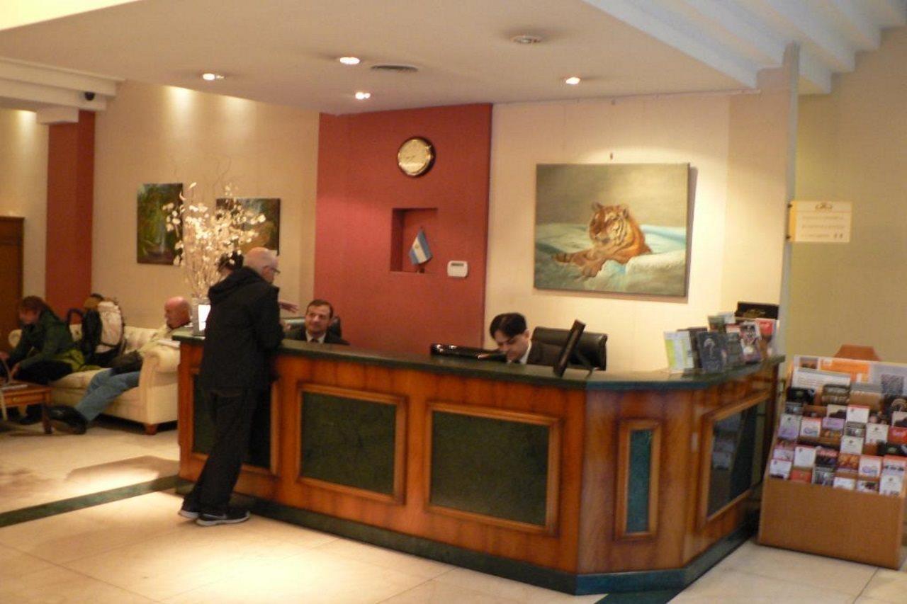 Hotel Reina 2*